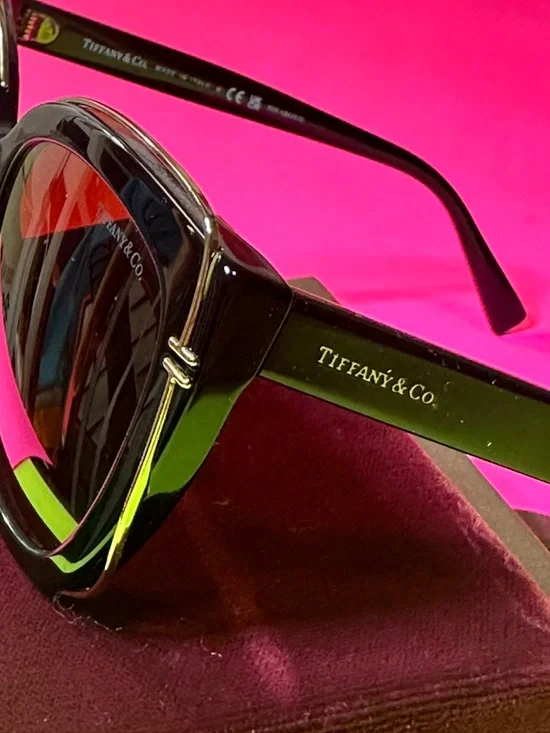 Tiffany & Co. Black Cat-Eye Sunglasses no scratches in great condition - Picture 4 of 12